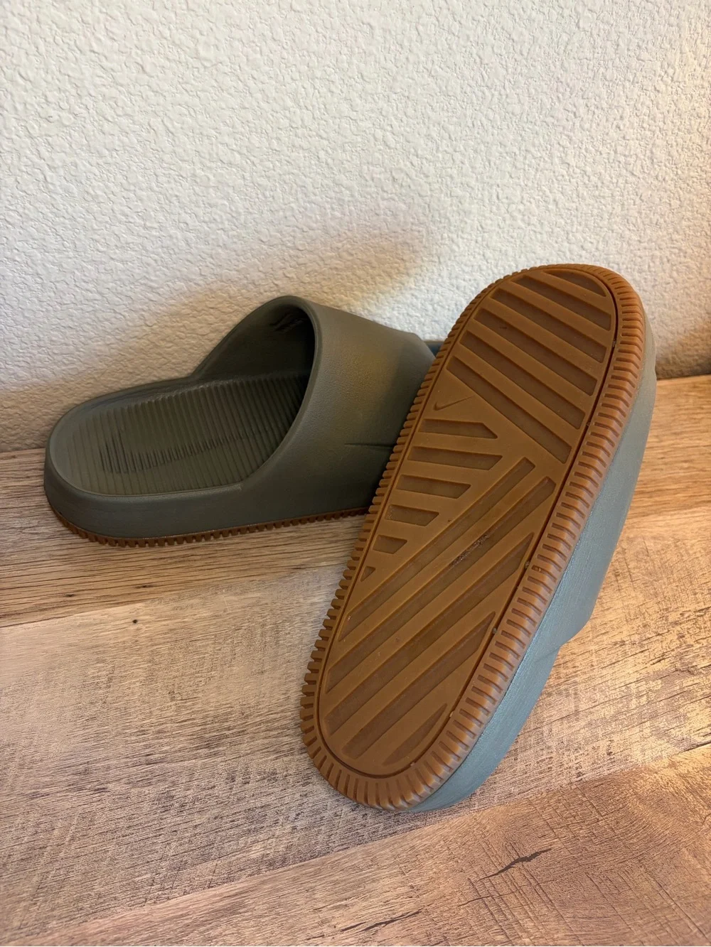 Nike Men's Calm Olive Green Slide Sandal Men 8/Womens 9